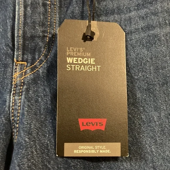 NWT Levi’s Wedgie Straight High Rise Button fly size 31 - Picture 2 of 6